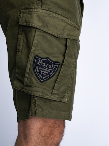 Petrol Industries Regular Shorts in Grün