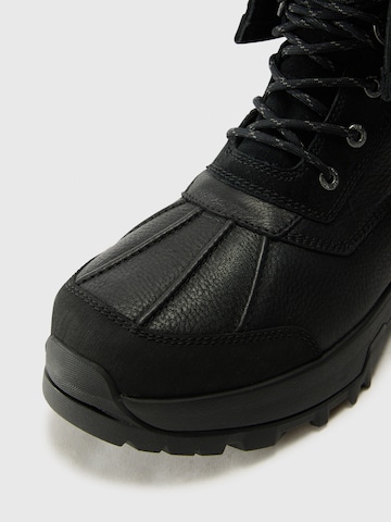 UGG - Botas con cordones 'Adirondack XXV' en negro