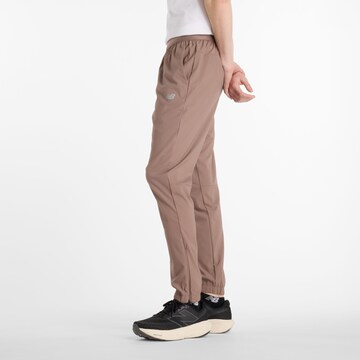 new balance Tapered Broek in Bruin