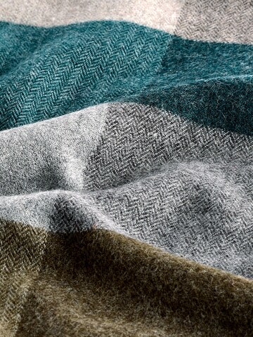 Next Set: Mütze, Schal und Handschuhe in Grün