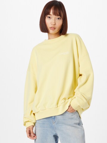 Karo Kauer Sweatshirt 'Ella' i gul: framsida