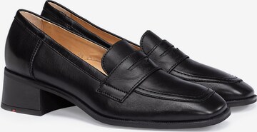 LLOYD Classic Flats in Black