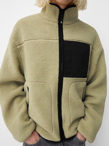 Bershka Fleece jas in Groen
