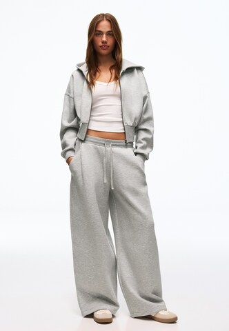 Barrel Pantaloni con pieghe di Bershka in grigio