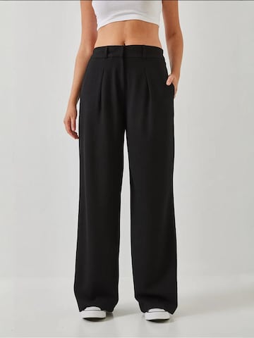 Bianco Lucci - Calças em preto: frente