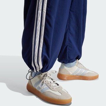 ADIDAS SPORTSWEAR Wide leg Παντελόνι φόρμας 'Essentials' σε μπλε