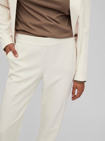 regular Pantaloni 'Carrie' di VILA in beige