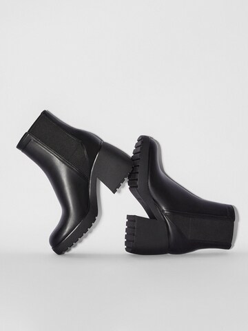 Bershka Chelsea Boots i svart