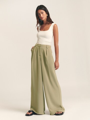 Wide leg Pantaloni con pieghe 'View' di St MRLO in verde
