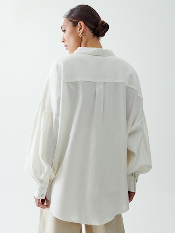 The Fated Blouse 'VAL' in Wit: terug