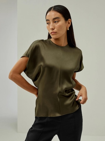 Lilysilk Blouse 'Seidentop mit kurzen Fledermausärmeln' in Groen