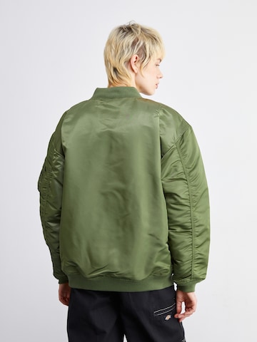 Veste mi-saison 'Ma-1' ALPHA INDUSTRIES en vert
