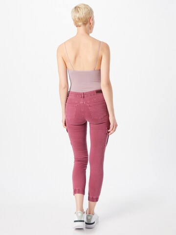 Coupe slim Pantalon cargo 'Missouri' ONLY en rose