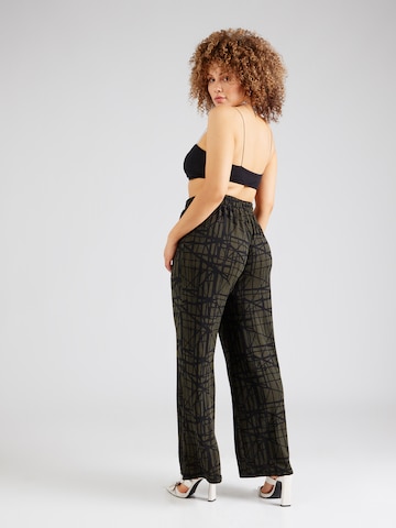 ONLY Carmakoma - Pierna ancha Pantalón 'CARAlba Amy' en verde