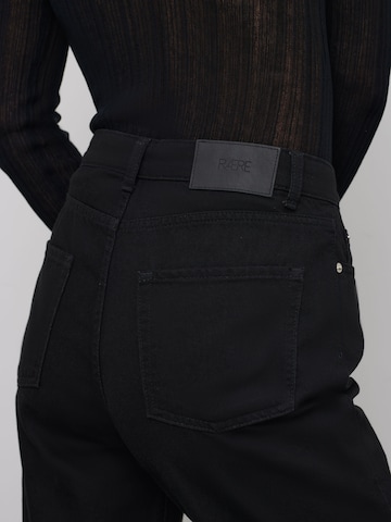 RÆRE by Lorena Rae Tapered Jeans in Black