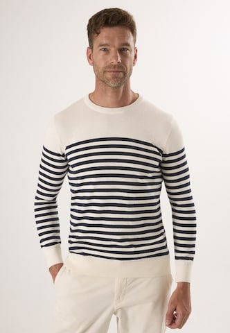 Felix Hardy Sweater in White: front