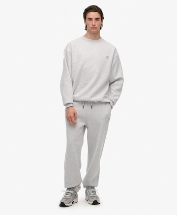 Effilé Pantalon Superdry en gris