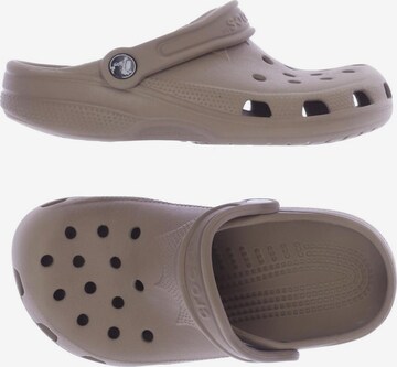 Crocs Sandalen 34 in Braun: predná strana