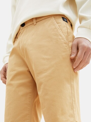 TOM TAILOR DENIM Slimfit Chinohousut värissä beige