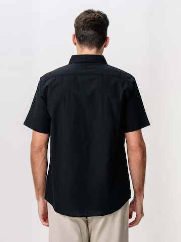 Coupe regular Chemise ' Linen Blend ' TEESHOPPEN en noir