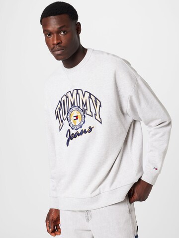 Tommy Jeans Sweatshirt in Grijs: voorkant