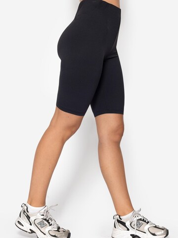SASSYCLASSY Skinny Pants in Black