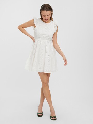 Robe d’été 'Naima' VERO MODA en blanc