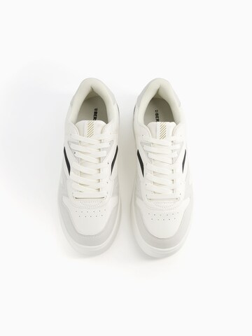 Bershka Sneakers laag in Zwart