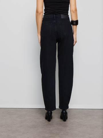 Barrel Jeans 'Nelly' de la RÆRE by Lorena Rae pe negru
