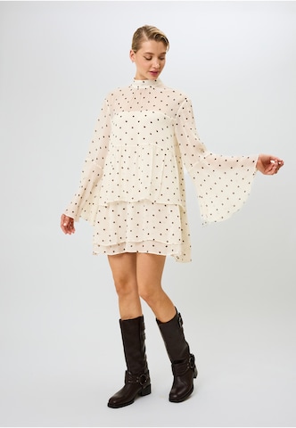 OH APRIL Dress in Beige: front