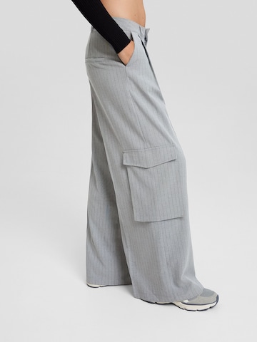 Bershka Wide leg Pleat-front trousers in Grey