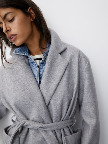 Pull&Bear Mantel in Grau