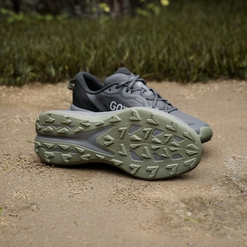 Chaussure basse 'Tracefinder Plus' ADIDAS TERREX en gris