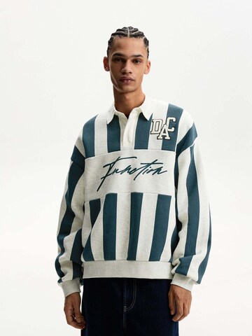 Bershka Sweatshirt in Green: front