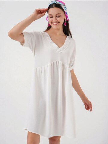 Bigdart Jurk in Wit: voorkant