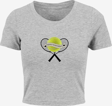 Merchcode T-Shirt 'Tennis Tournament' in Grau: predná strana