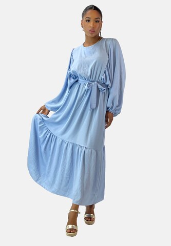 Elara Kjole 'Abaya' i blå: forside