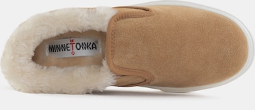 Minnetonka - Zapatillas sin cordones 'Wilder' en marrón
