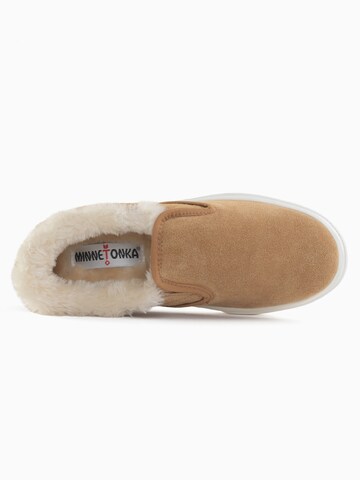 Slip on 'Wilder' Minnetonka en marron