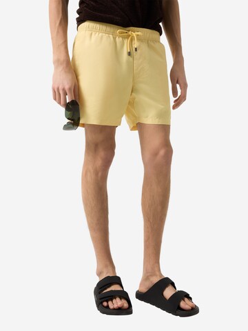 BOGNER Badeshorts 'Paul' in Gelb: Vorderseite