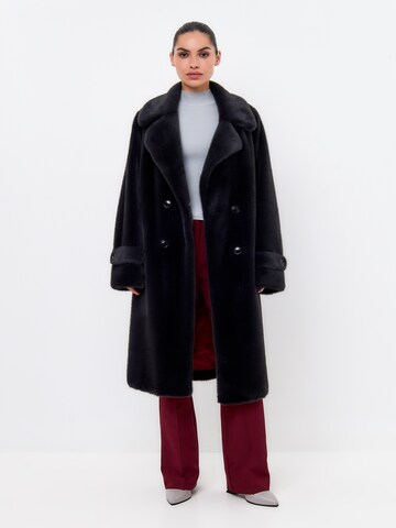 CESARE GASPARI Winter coat in Black: front