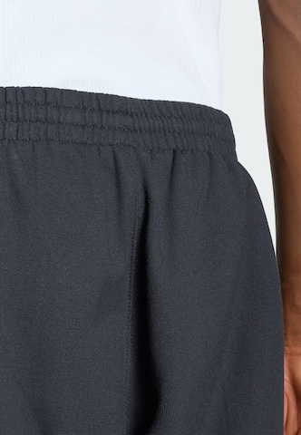 ADIDAS ORIGINALS - Loosefit Pantalón 'Trefoil Essentials ' en negro