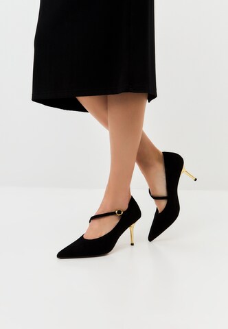 CESARE GASPARI Pumps in Black