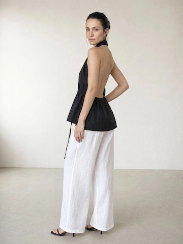 ARMIE Bluzka 'The Emma Halterneck Top' w kolorze czarny