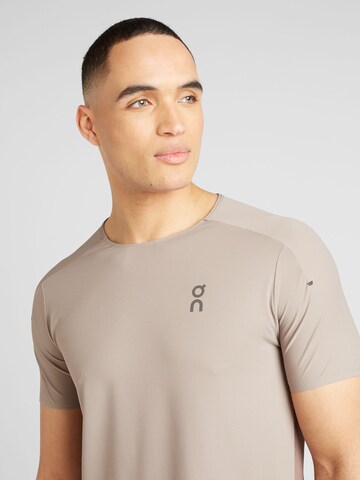 T-Shirt fonctionnel On en gris