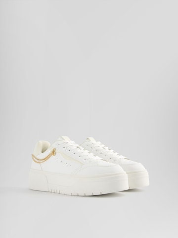 Bershka Sneaker in Weiß