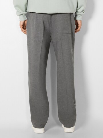 Bershka Wide leg Pleat-front trousers in Grey