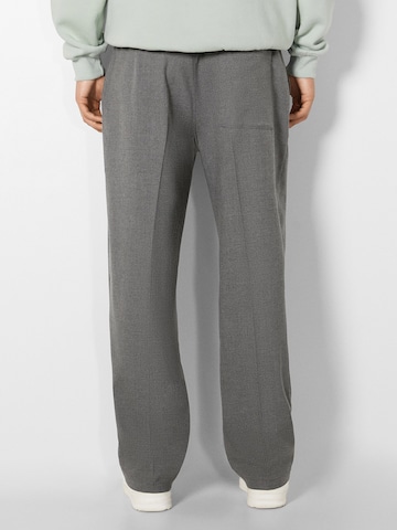 Bershka Wide leg Pleat-Front Pants in Grey