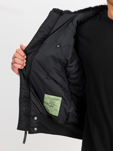 ALPHA INDUSTRIES Kurtka zimowa 'N-2B Heritage' w kolorze czarny