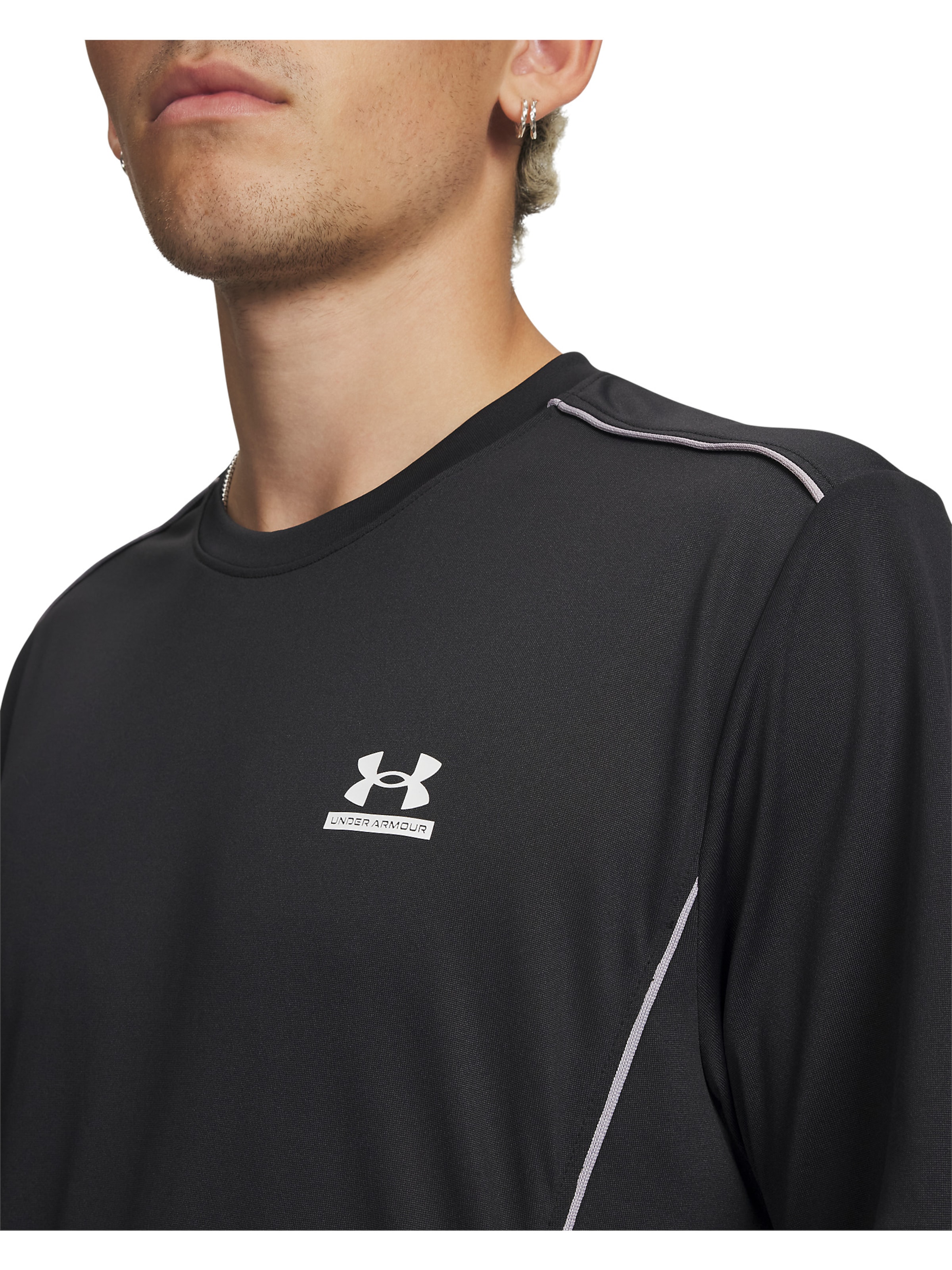 UNDER ARMOUR Performance Shirt in Black